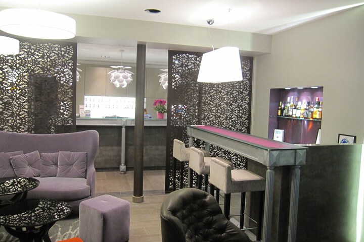 Lounge 50 of 71