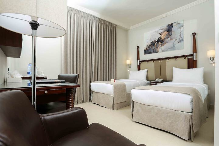 Room 8 of 33
