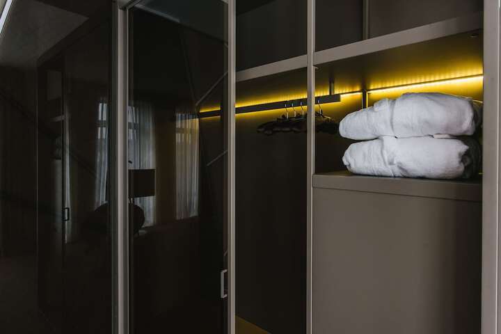 Room 33 of 112