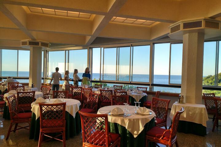 Dining 15 of 24