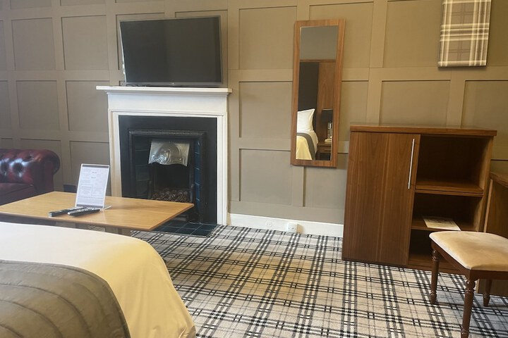 Room 4 of 35