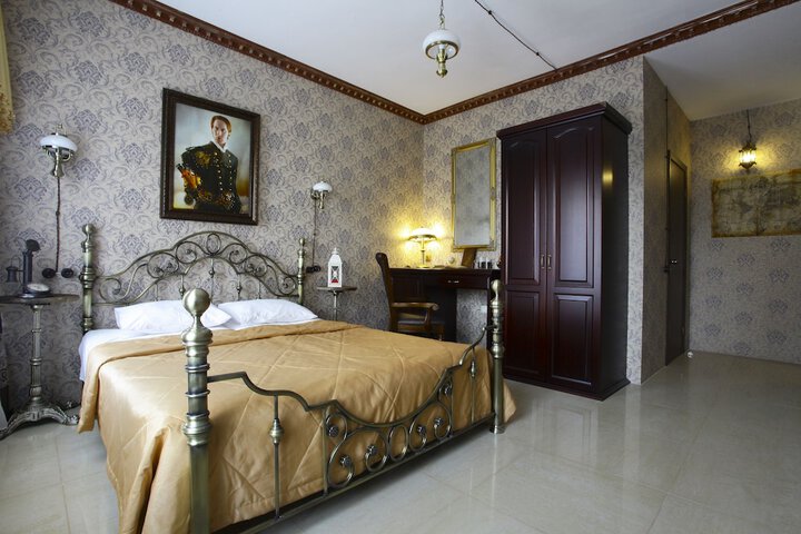 Room 15 of 26