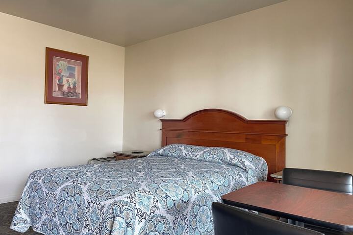 Room 4 of 16
