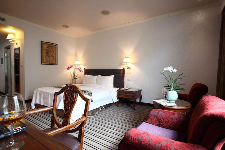 Room 4 of 37