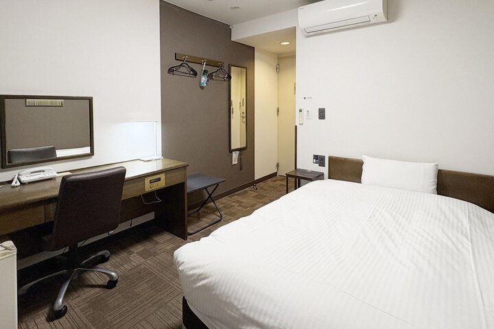 Room 3 of 26