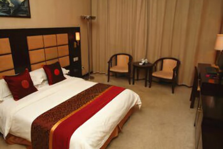 Room 3 of 8