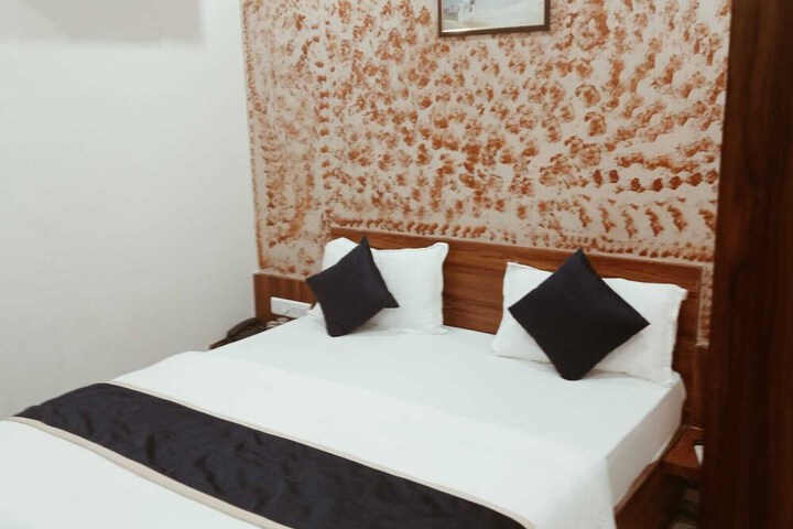 Room 8 of 20