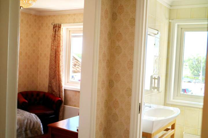 Room 12 of 334