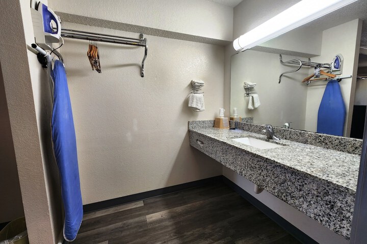 Bathroom sink