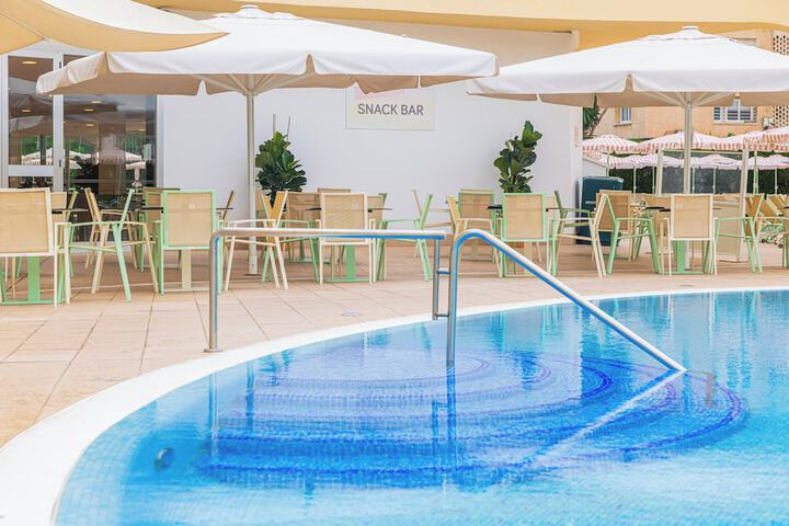 Hotel with Pool
