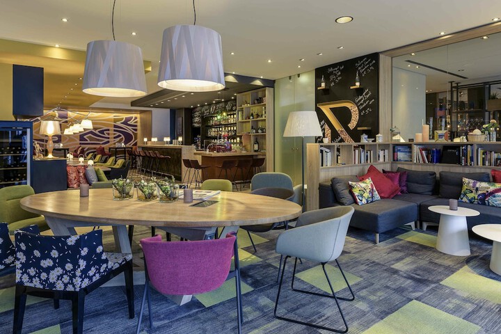 Lounge 88 of 130