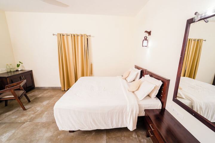 Room 4 of 53