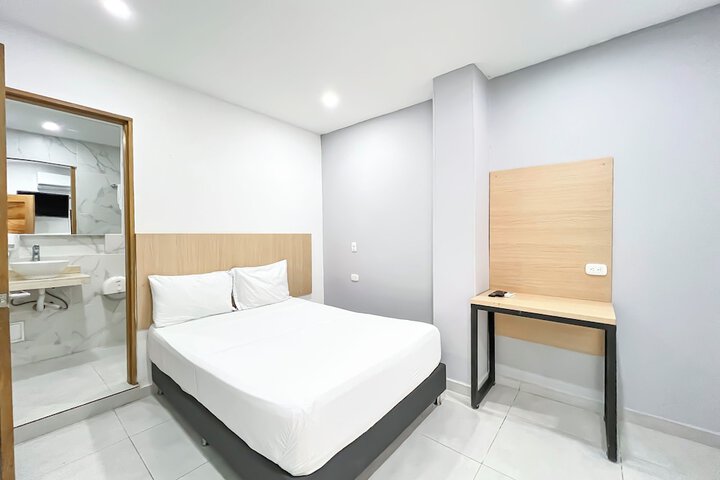 Room 9 of 18