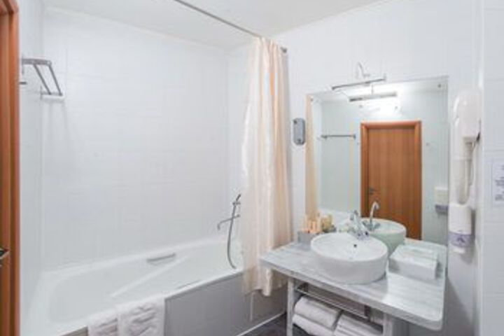 Room 4 of 44