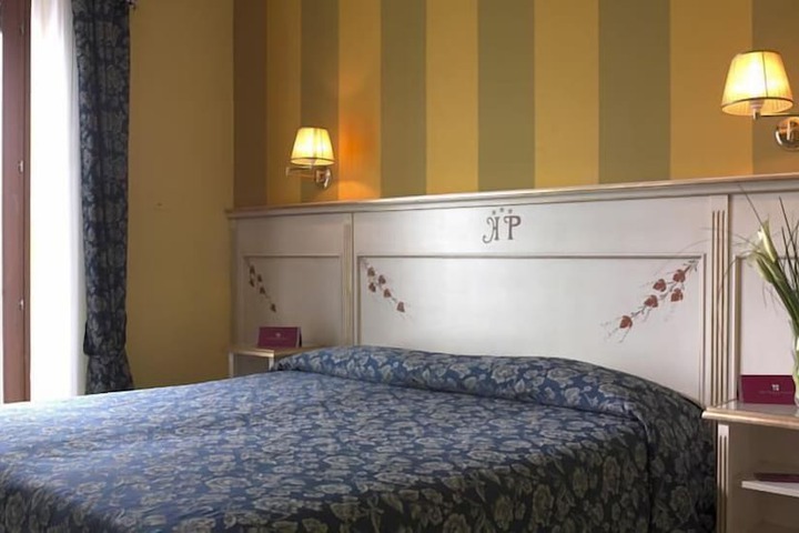 Room 7 of 24