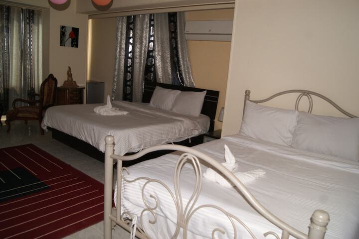 Room 11 of 114