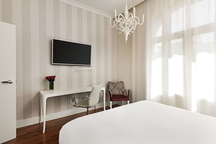 Room 14 of 66