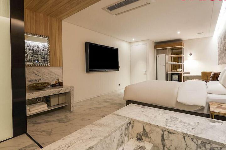 Room 13 of 41
