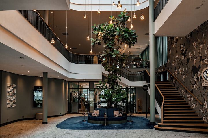 Entrance & Lobby