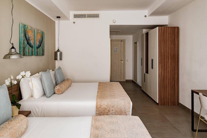 Room 16 of 79