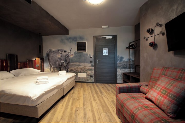 Room 4 of 66