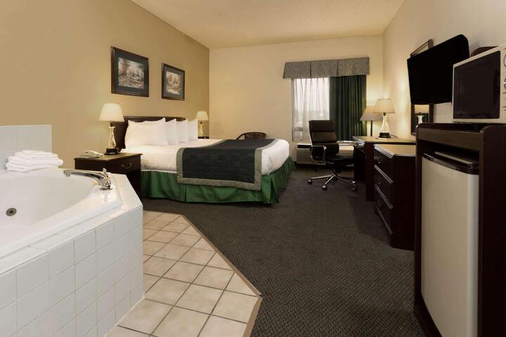 1 King Bed (6 of 19)