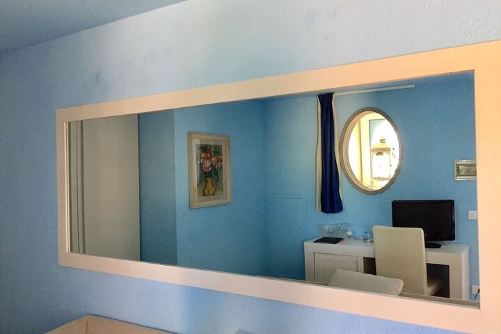 Room 6 of 40