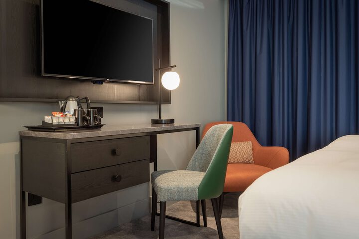 Room 52 of 182