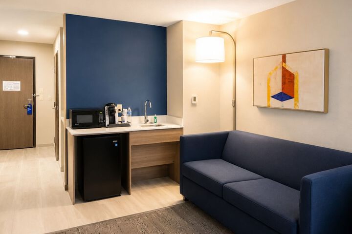 Room 42 of 107