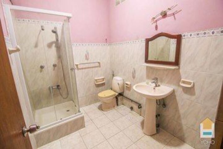 Room 2 of 32