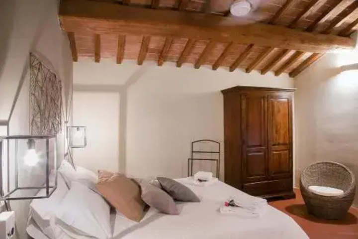 Room 4 of 13