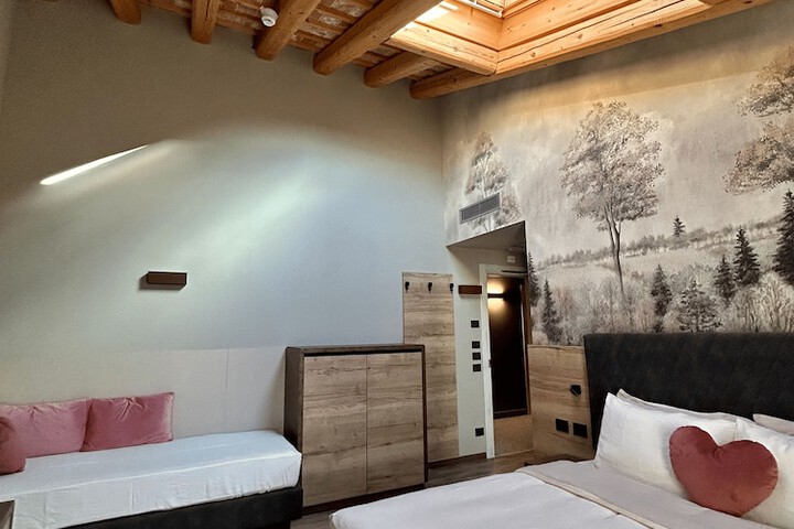 Room 3 of 24