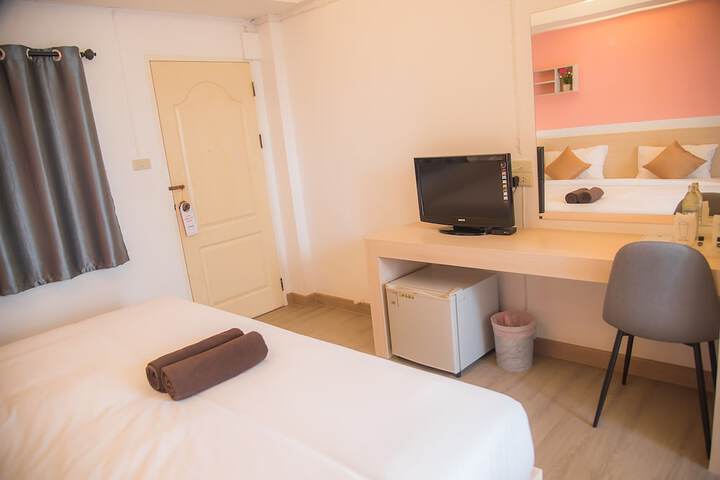 Room 14 of 76