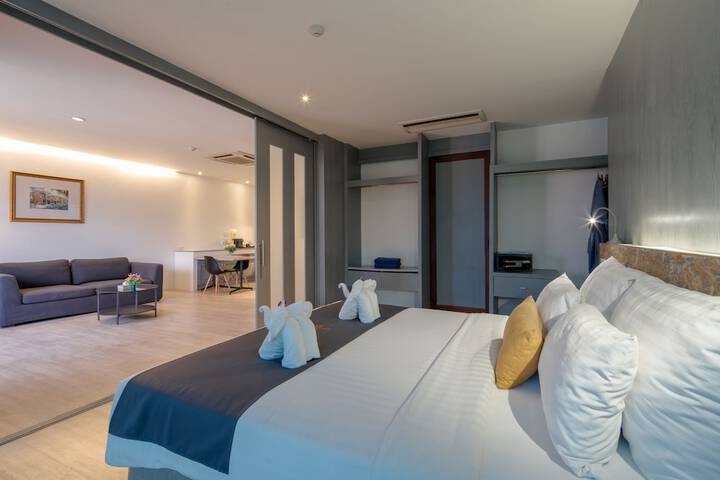 Room 6 of 90