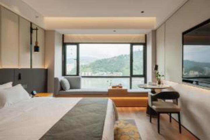 Room 16 of 18