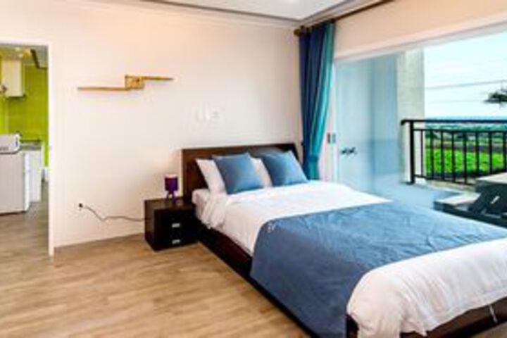 Room 52 of 139