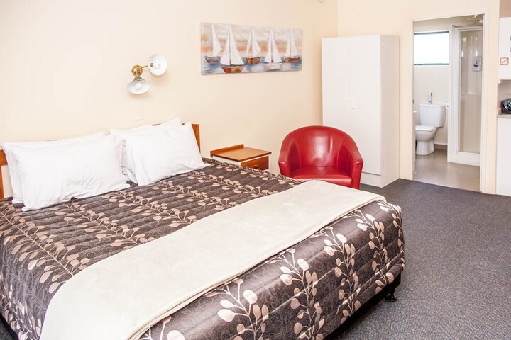 Room 8 of 26