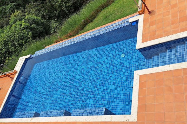 Pool 40 of 125