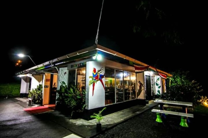 Dining 9 of 17