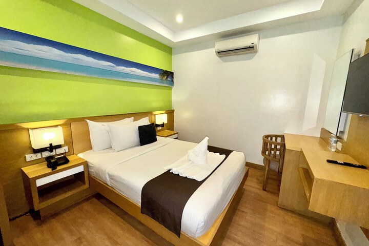 Room 3 of 32