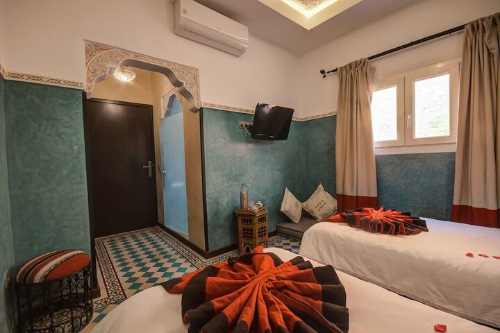 Room 52 of 150