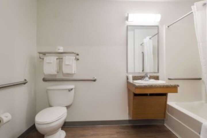 Room 17 of 28