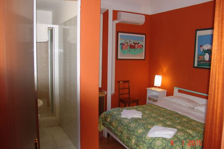 Room 8 of 22