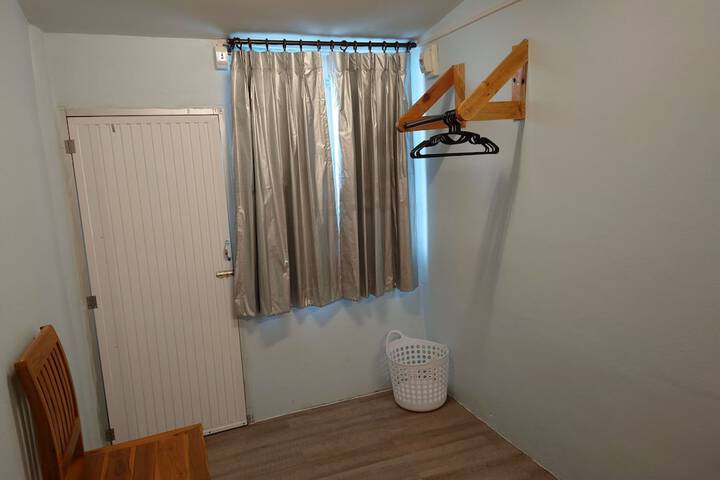 Room 7 of 17
