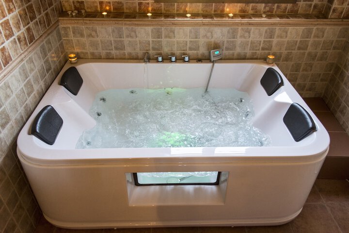 Hot Tub 13 of 24