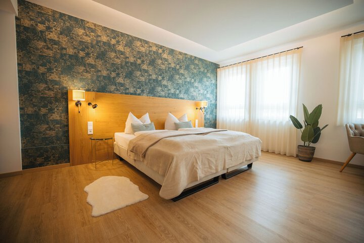 Room 9 of 33