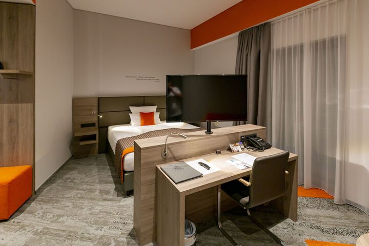 Room 14 of 74