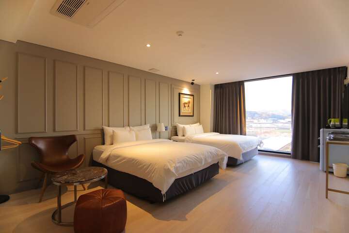 Room 28 of 190