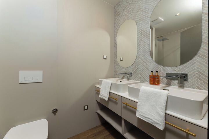 Room 43 of 71