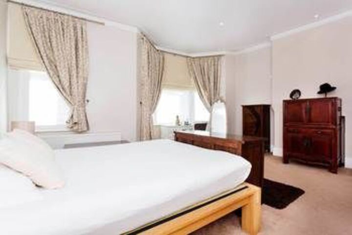 Room 13 of 26
